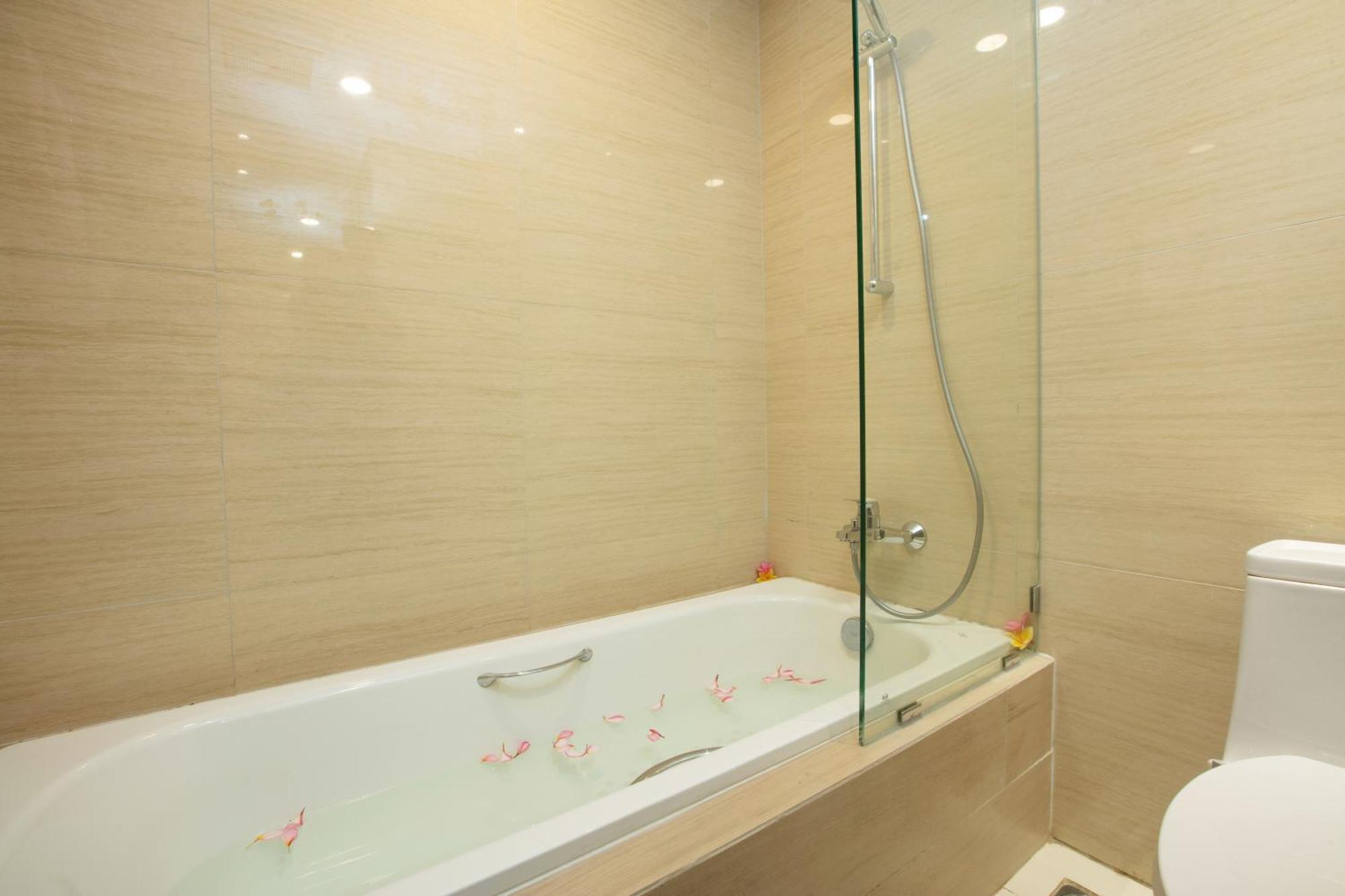 בקאסי Louis Kienne Cikarang Hotel & Service Apartment מראה חיצוני תמונה
