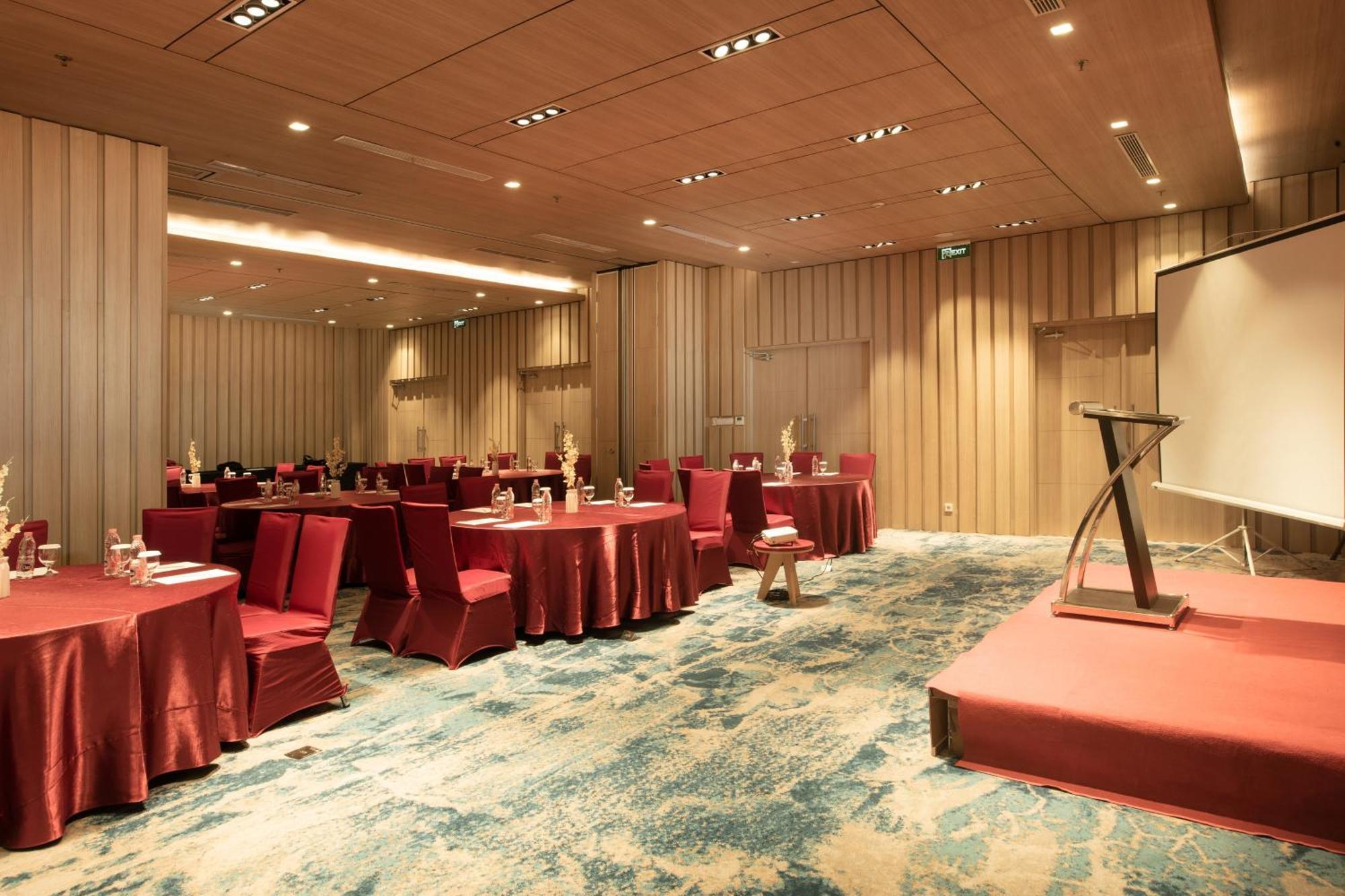 בקאסי Louis Kienne Cikarang Hotel & Service Apartment מראה חיצוני תמונה